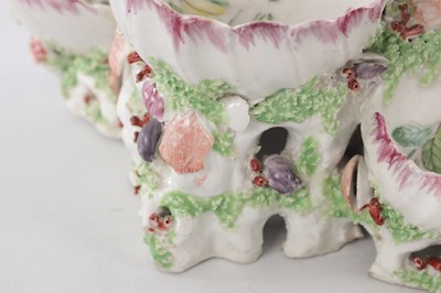 Lot 37 - AN UNUSUAL 18TH CENTURY BOW PORCELAIN SWEETMEAT STAND