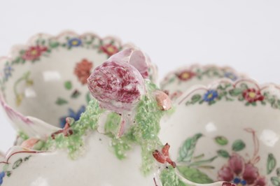 Lot 37 - AN UNUSUAL 18TH CENTURY BOW PORCELAIN SWEETMEAT STAND