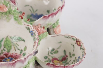 Lot 37 - AN UNUSUAL 18TH CENTURY BOW PORCELAIN SWEETMEAT STAND