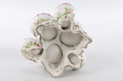 Lot 37 - AN UNUSUAL 18TH CENTURY BOW PORCELAIN SWEETMEAT STAND