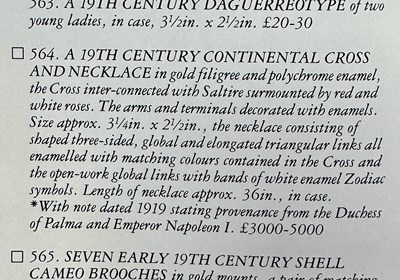 Lot 279 - A FINE AND IMPORTANT 19TH CENTURY FRENCH GOLD AND ENAMEL CROSS PENDANT NECKLACE