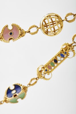 Lot 279 - A FINE AND IMPORTANT 19TH CENTURY FRENCH GOLD AND ENAMEL CROSS PENDANT NECKLACE