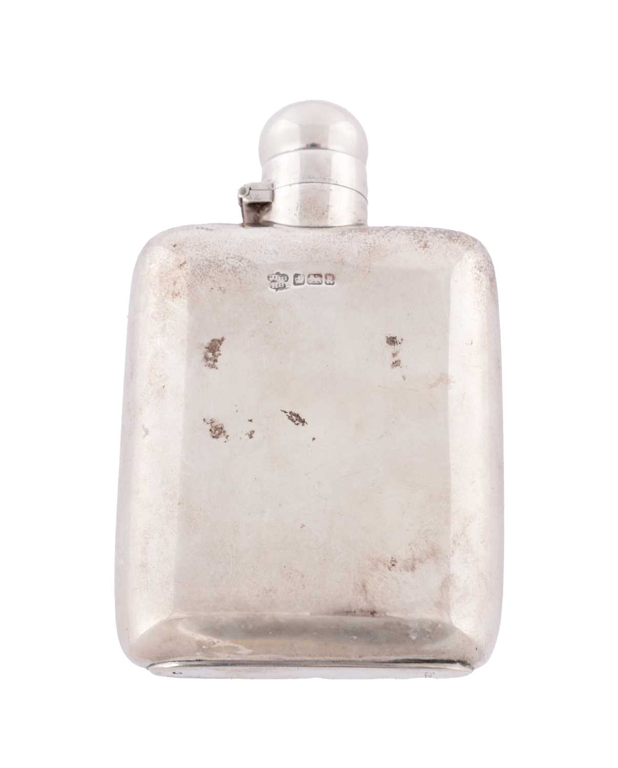 Lot 332 - AN EARLY 20TH CENTURY SILVER HIP FLASK