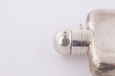 Lot 332 - AN EARLY 20TH CENTURY SILVER HIP FLASK