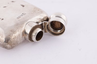 Lot 332 - AN EARLY 20TH CENTURY SILVER HIP FLASK