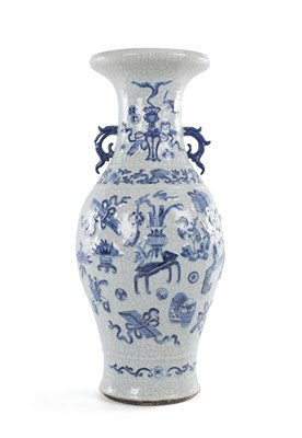 Lot 137 - A 19TH CENTURY LARGE CHINESE BLUE AND WHITE CRACKLE VASE