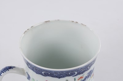 Lot 407 - A 19TH CENTURY CHINESE BLUE AND WHITE TANKARD
