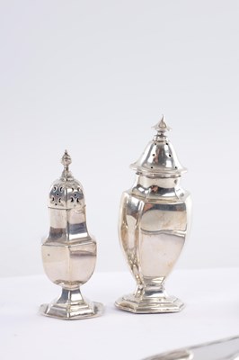 Lot 72 - A SELECTION OF SILVER ITEMS