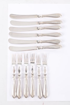 Lot 39 - A CASED SET OF SILVER HANDLED FRUIT KNIVES AND FORKS