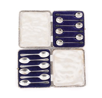 Lot 91 - TWO CASED SETS OF MID 20TH CENTURY SILVER COFFEE AND TEA SPOONS