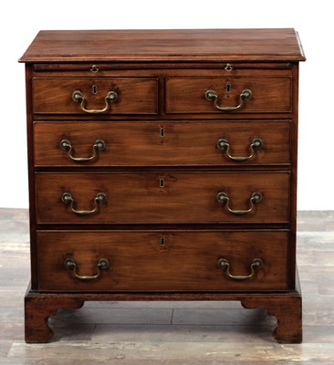 Lot 55 - A GEORGE III MAHOGANY CHEST OF DRAWERS OF SMALL SIZE