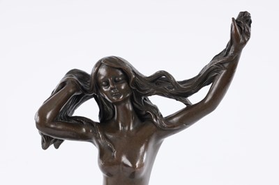 Lot 139 - JEAN PATOU, A 20TH CENTURY ART NOUVEAU FIGURAL BRONZE