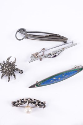 Lot 329 - A COLLECTION OF SILVER BROOCHES