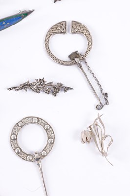 Lot 329 - A COLLECTION OF SILVER BROOCHES