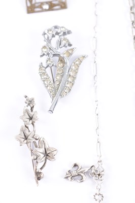 Lot 99 - A COLLECTION OF COSTUME JEWELLERY NECKLACES