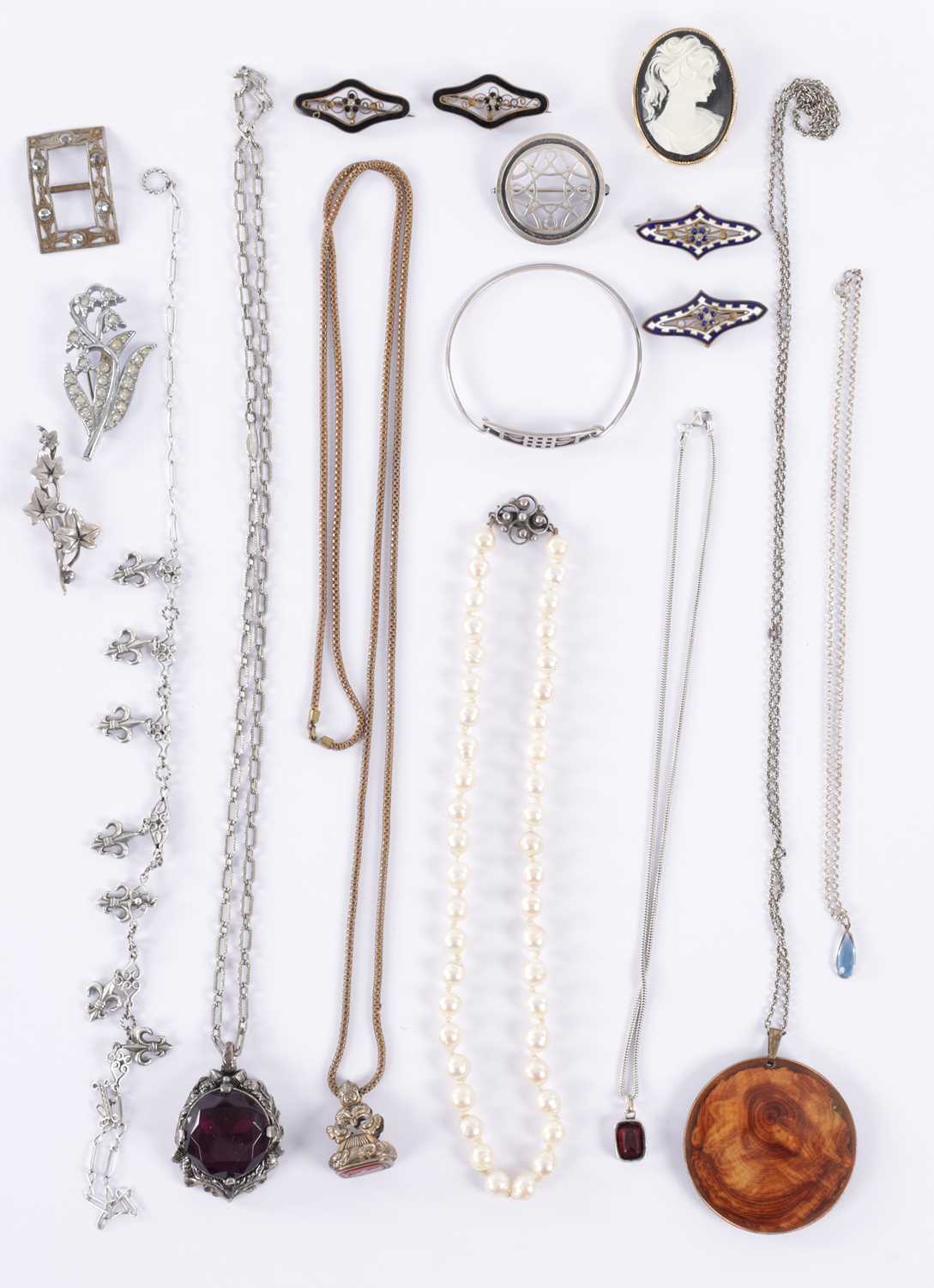 Lot 99 - A COLLECTION OF COSTUME JEWELLERY NECKLACES