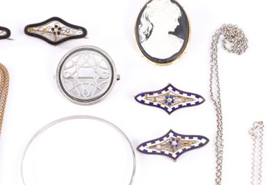 Lot 99 - A COLLECTION OF COSTUME JEWELLERY NECKLACES