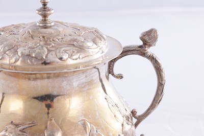 Lot 414 - A CHARLES II STYLE SILVER TWO-HANDLED COVERED PORRINGER