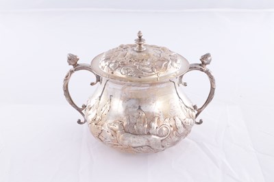 Lot 414 - A CHARLES II STYLE SILVER TWO-HANDLED COVERED PORRINGER