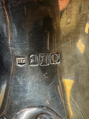 Lot 414 - A CHARLES II STYLE SILVER TWO-HANDLED COVERED PORRINGER