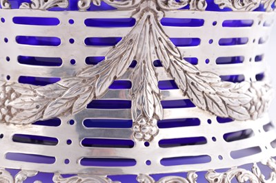 Lot 430 - A VICTORIAN SILVER POTATO DISH RING WITH BLUE GLASS LINER