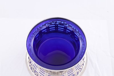 Lot 430 - A VICTORIAN SILVER POTATO DISH RING WITH BLUE GLASS LINER