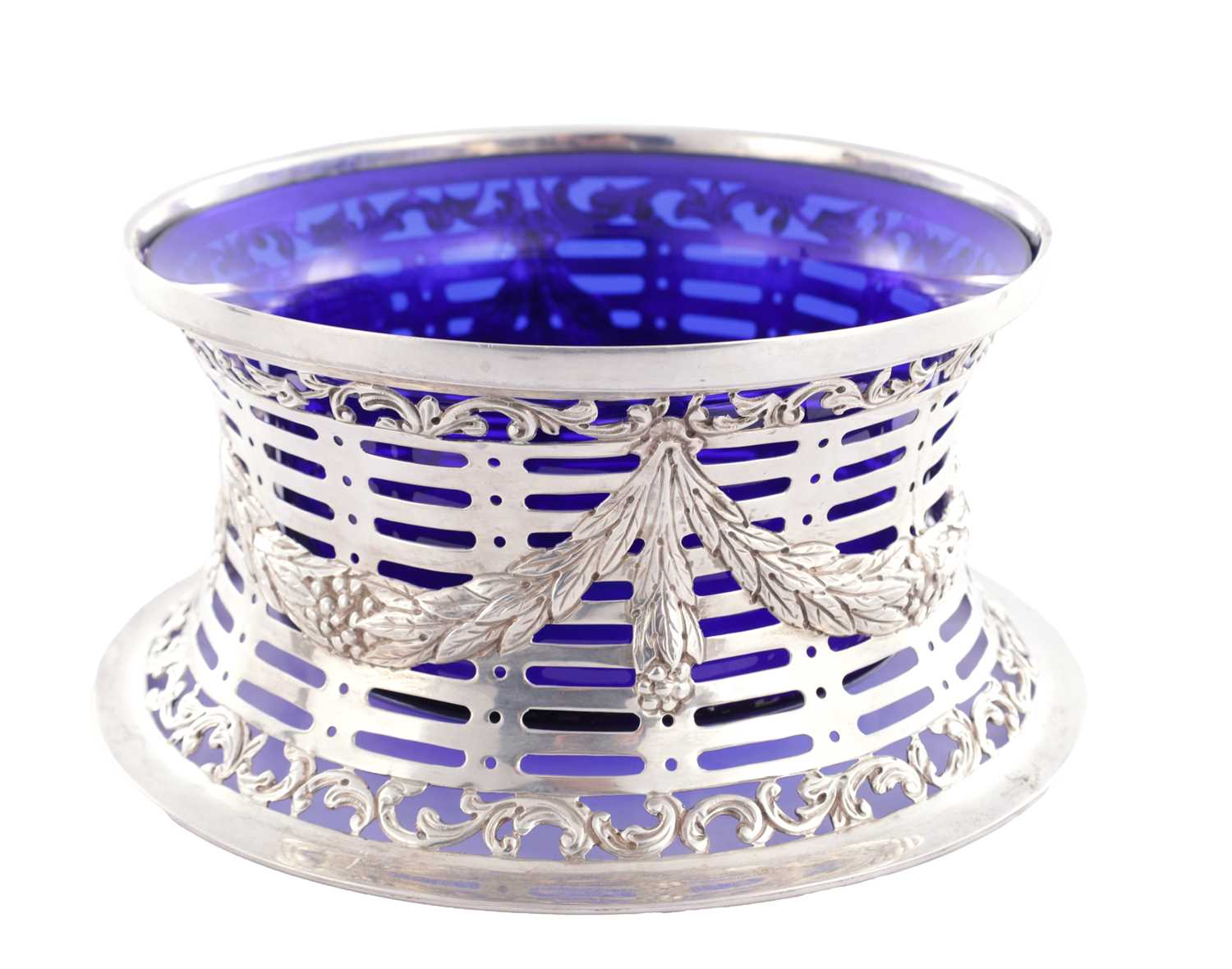 Lot 430 - A VICTORIAN SILVER POTATO DISH RING WITH BLUE GLASS LINER
