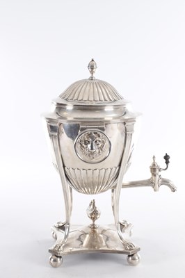 Lot 429 - A GEORGE III SHERATON STYLE SILVER TEA URN