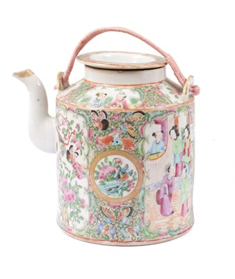 Lot 410 - A 20TH CENTURY CHINESE FAMILLE ROSE PORCELAIN TEAPOT