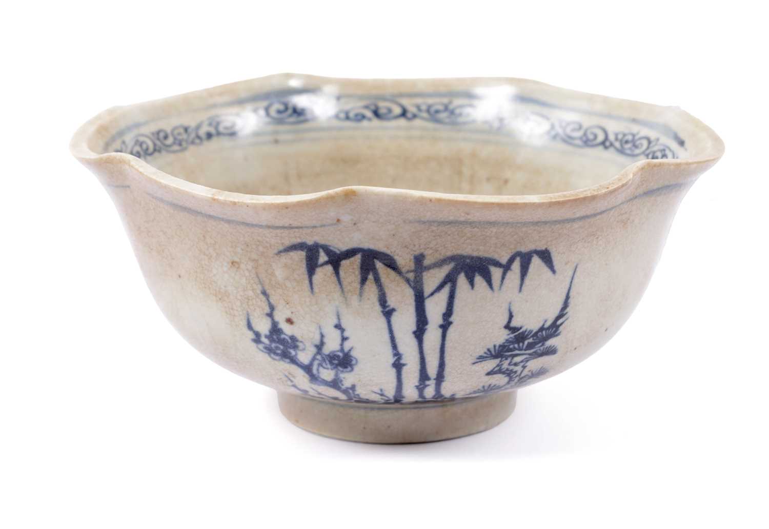 Lot 412 - A 20TH CENTURY CHINESE BLUE AND WHITE BOWL