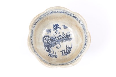 Lot 412 - A 20TH CENTURY CHINESE BLUE AND WHITE BOWL