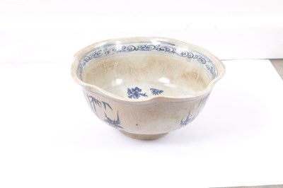 Lot 412 - A 20TH CENTURY CHINESE BLUE AND WHITE BOWL