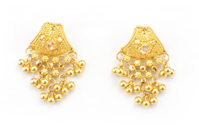 Lot 244 - A PAIR OF 22CT GOLD AND DIAMOND ARTICULATED EARRINGS