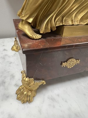 Lot 1025 - BARWISE, LONDON. AN EARLY 19TH CENTURY REGENCY ORMOLU AND ROUGE MARBLE MANTEL CLOCK