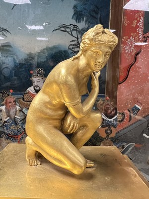 Lot 1025 - BARWISE, LONDON. AN EARLY 19TH CENTURY REGENCY ORMOLU AND ROUGE MARBLE MANTEL CLOCK