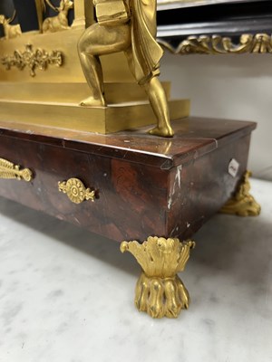 Lot 1025 - BARWISE, LONDON. AN EARLY 19TH CENTURY REGENCY ORMOLU AND ROUGE MARBLE MANTEL CLOCK