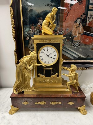 Lot 1025 - BARWISE, LONDON. AN EARLY 19TH CENTURY REGENCY ORMOLU AND ROUGE MARBLE MANTEL CLOCK