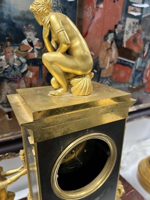 Lot 1025 - BARWISE, LONDON. AN EARLY 19TH CENTURY REGENCY ORMOLU AND ROUGE MARBLE MANTEL CLOCK