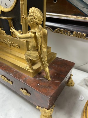 Lot 1025 - BARWISE, LONDON. AN EARLY 19TH CENTURY REGENCY ORMOLU AND ROUGE MARBLE MANTEL CLOCK