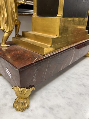 Lot 1025 - BARWISE, LONDON. AN EARLY 19TH CENTURY REGENCY ORMOLU AND ROUGE MARBLE MANTEL CLOCK