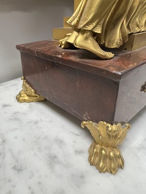 Lot 1025 - BARWISE, LONDON. AN EARLY 19TH CENTURY REGENCY ORMOLU AND ROUGE MARBLE MANTEL CLOCK