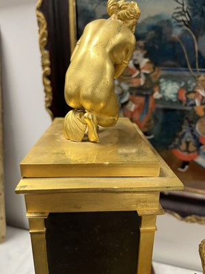 Lot 1025 - BARWISE, LONDON. AN EARLY 19TH CENTURY REGENCY ORMOLU AND ROUGE MARBLE MANTEL CLOCK