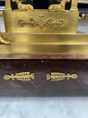 Lot 1025 - BARWISE, LONDON. AN EARLY 19TH CENTURY REGENCY ORMOLU AND ROUGE MARBLE MANTEL CLOCK