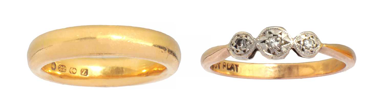 Lot 280 - A 22CT YELLOW GOLD RING AND A 9CT GOLD PLATED THREE STONE RING