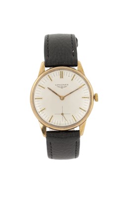 Lot 323 - A GENTLEMAN'S VINTAGE 9CT GOLD LONGINES WRISTWATCH
