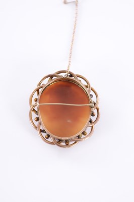Lot 249 - A 20TH CENTURY 9CT GOLD CAMEO BROOCH