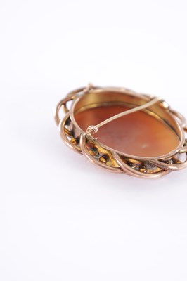 Lot 249 - A 20TH CENTURY 9CT GOLD CAMEO BROOCH
