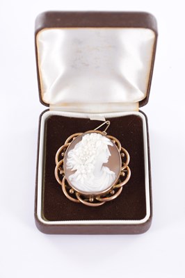 Lot 249 - A 20TH CENTURY 9CT GOLD CAMEO BROOCH