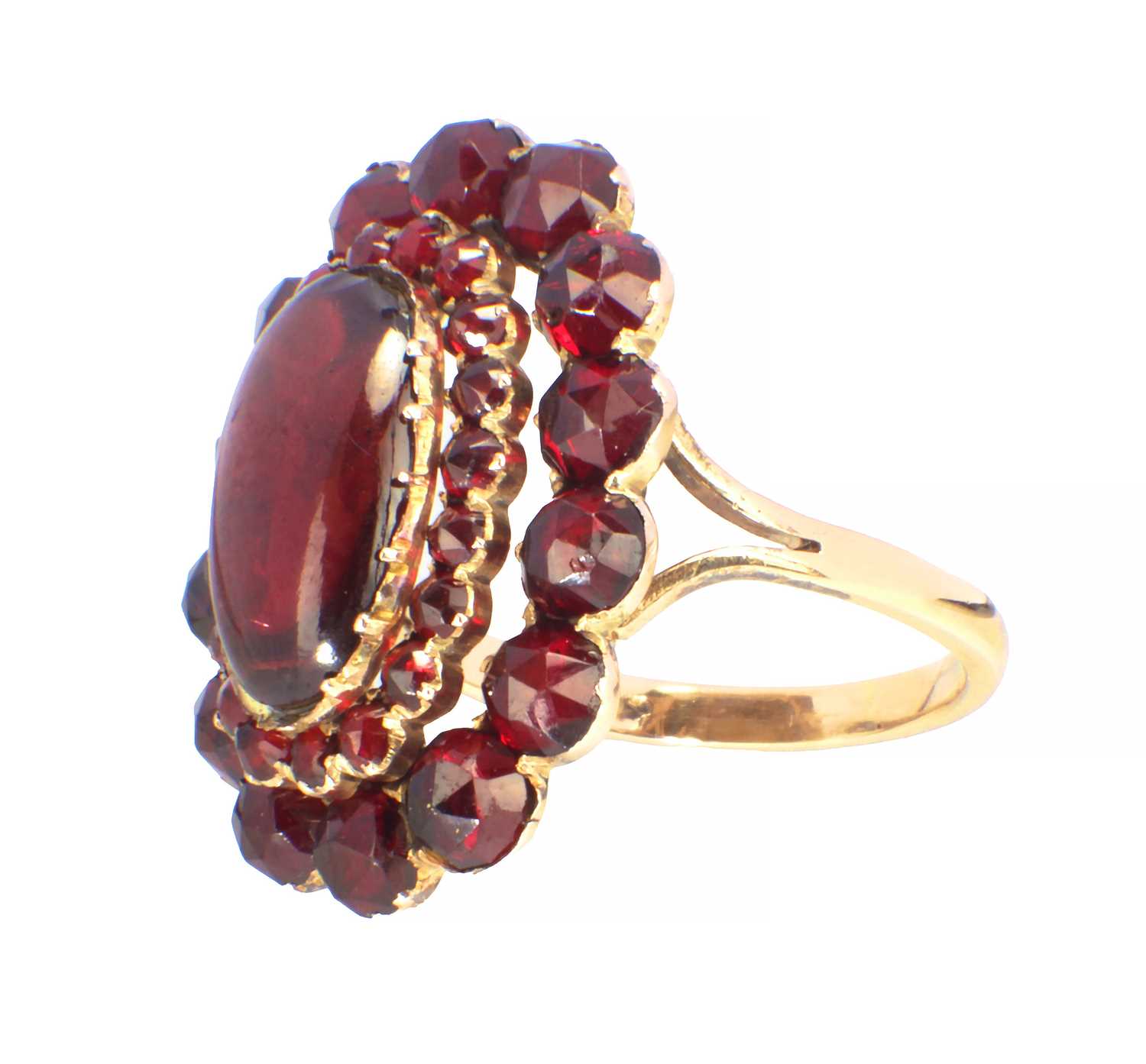 Lot 190 - A LATE 19TH CENTURY GARNET CLUSTER RING
