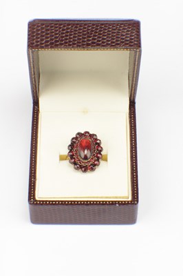 Lot 190 - A LATE 19TH CENTURY GARNET CLUSTER RING